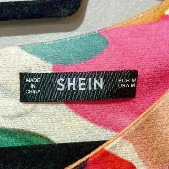 SHEIN watercolor cropped zig zag bottom short blouse top shirt size Medium - Picture 6 of 10